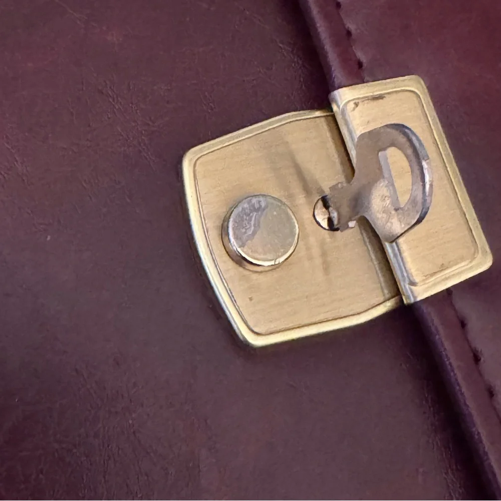 InteliDesign Vintage Locking Portfolio‎ Calculator Padfolio Burgundy Key